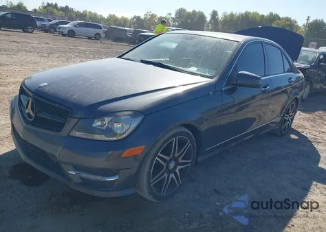 2014 Mercedes-Benz C 250 Luxury/Sport из США, поврежденный, VIN WDDGF4HB2EG230394